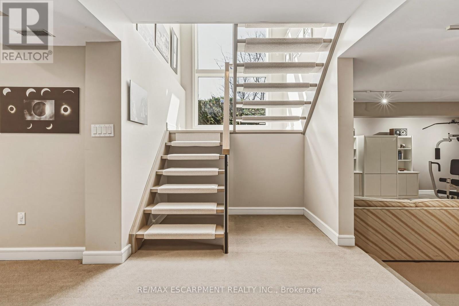 2 Anslow Court, Hamilton, ON - Indoor Photo Showing Other Room