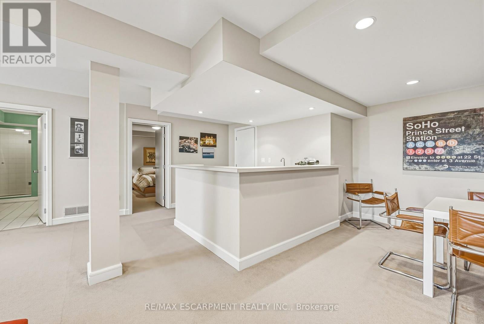 2 Anslow Court, Hamilton, ON - Indoor Photo Showing Other Room