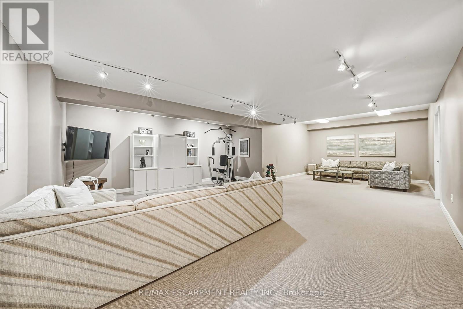 2 Anslow Court, Hamilton, ON - Indoor