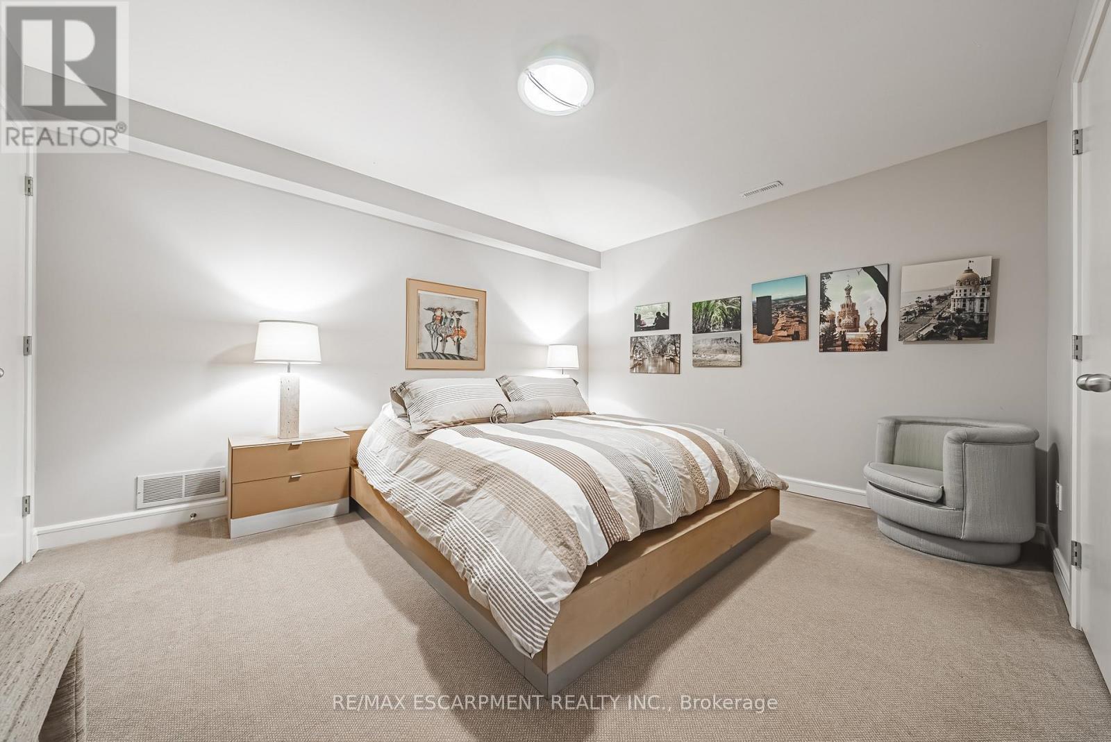 2 Anslow Court, Hamilton, ON - Indoor Photo Showing Bedroom