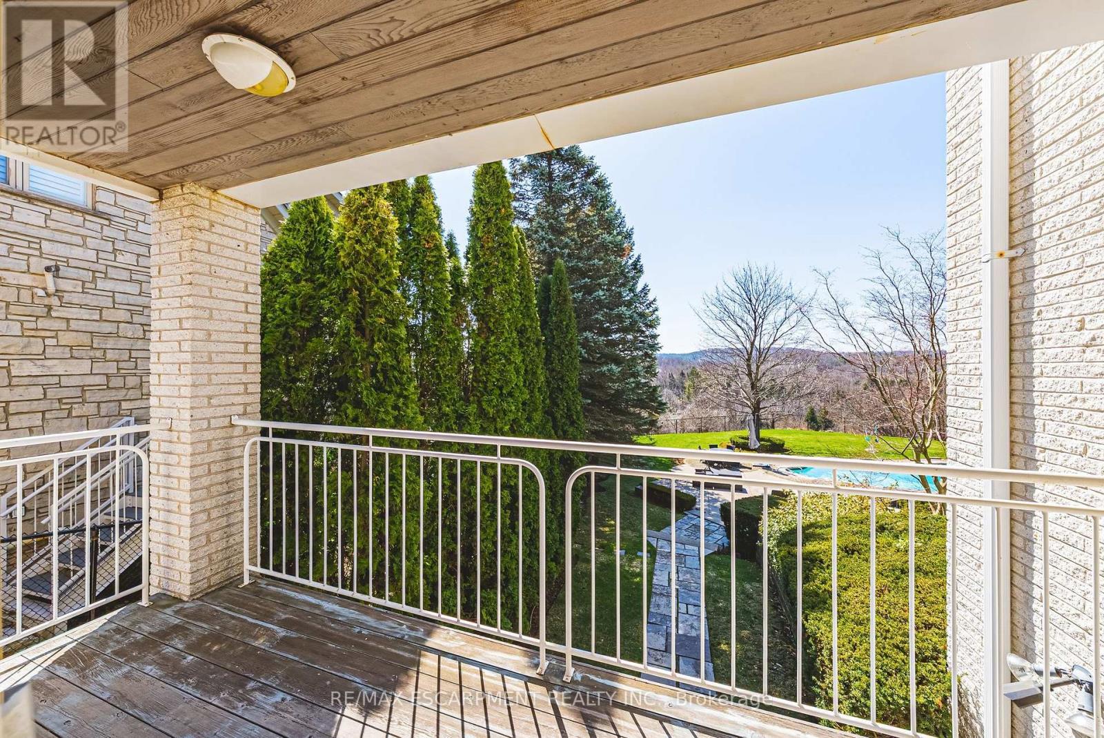 2 Anslow Court, Hamilton, ON - Outdoor With Exterior