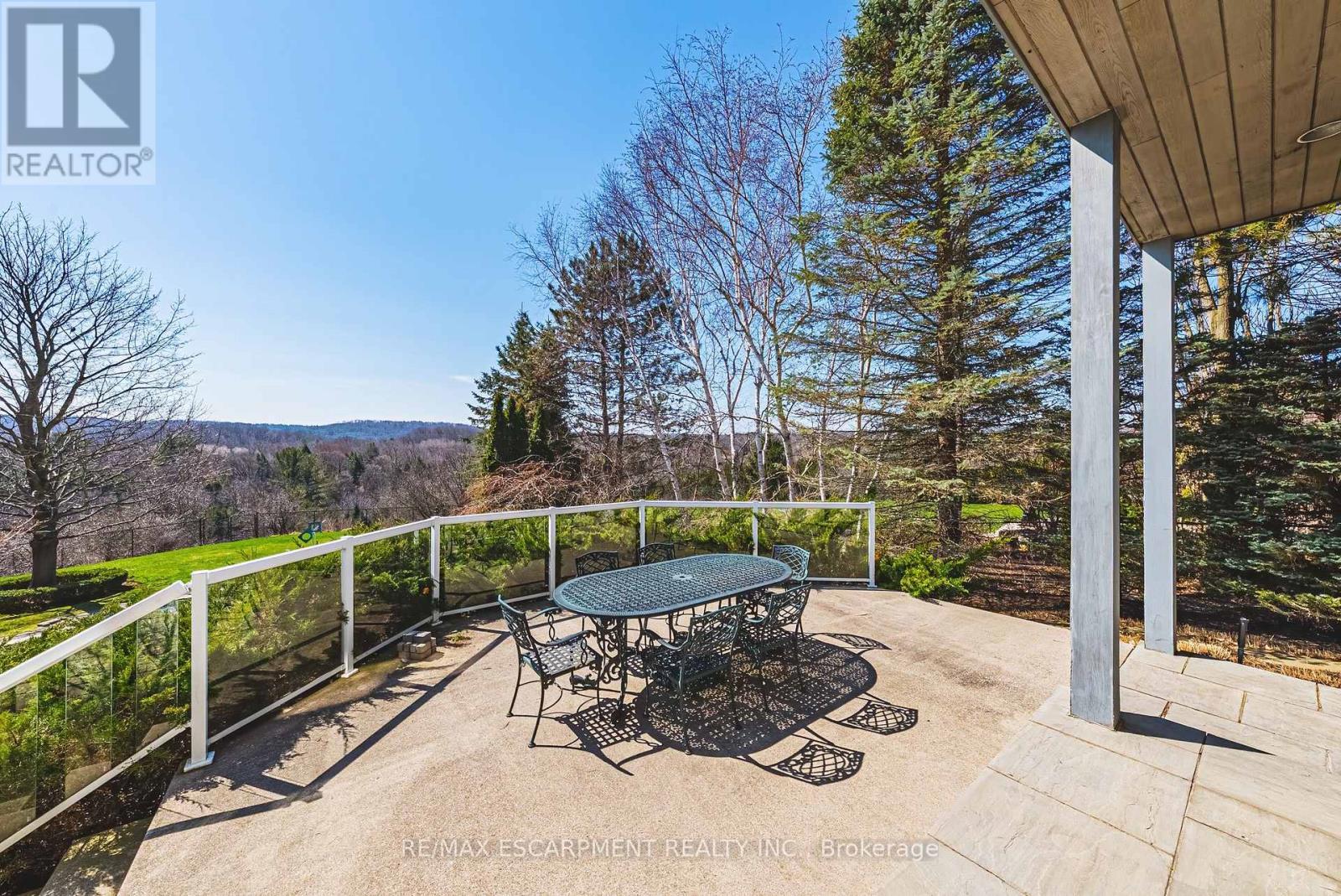 2 Anslow Court, Hamilton, ON - Outdoor