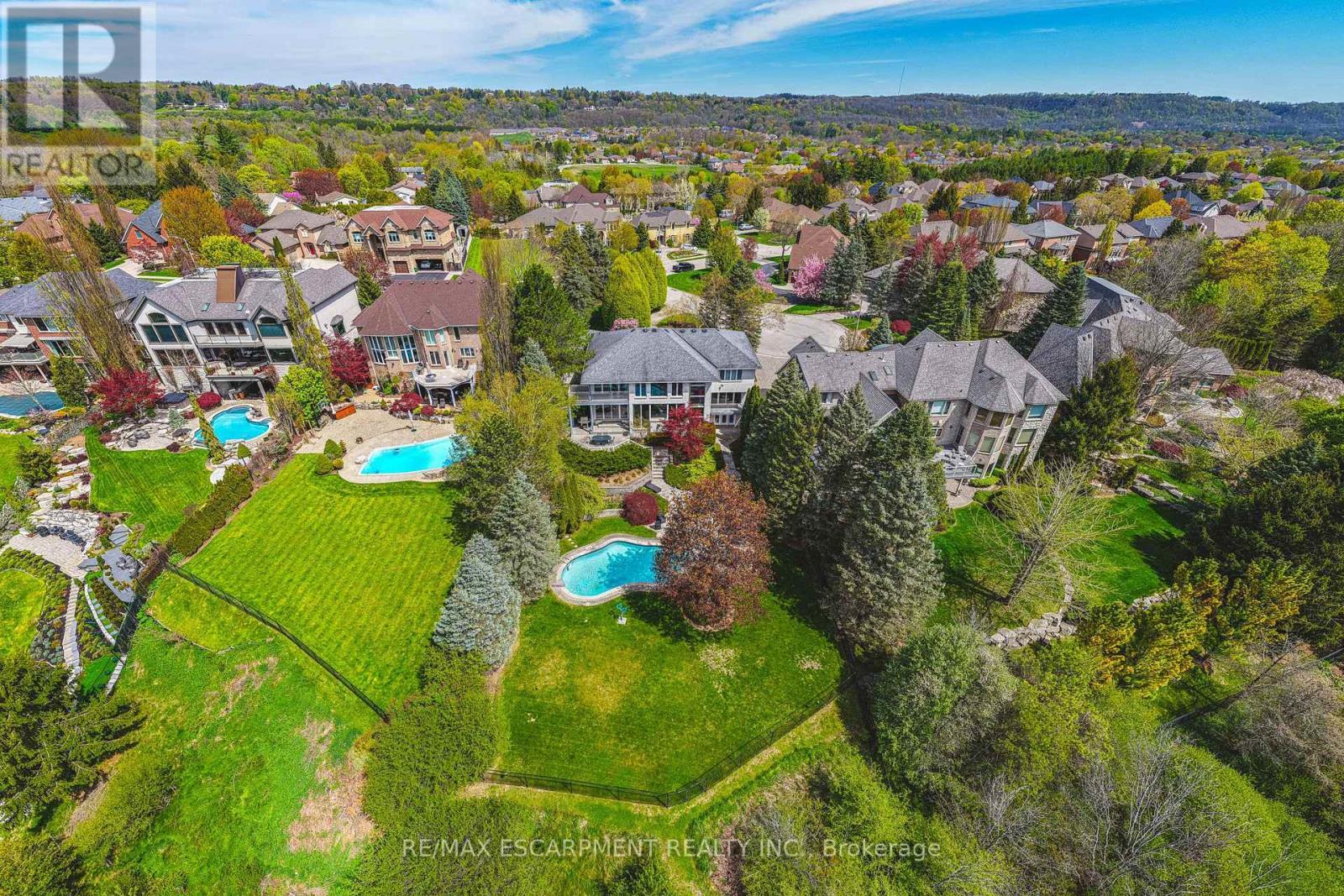 2 Anslow Court, Hamilton, ON - Outdoor With View