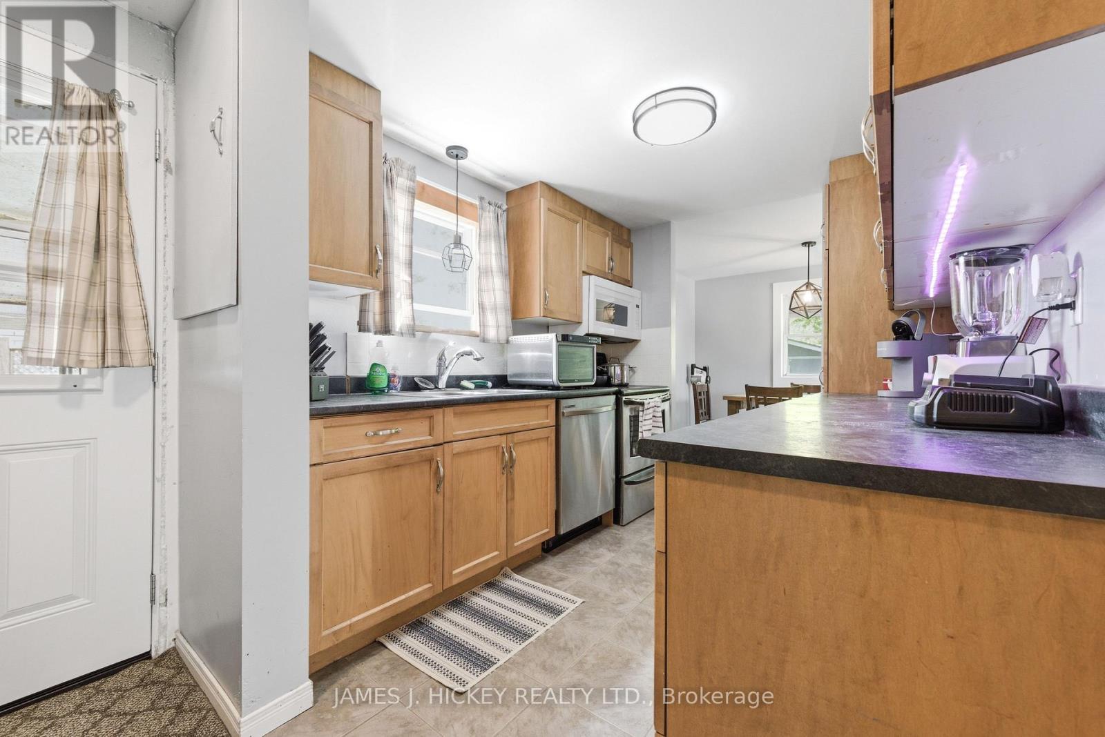 1 Tamarack Street, Deep River, ON - Indoor Photo Showing Kitchen
