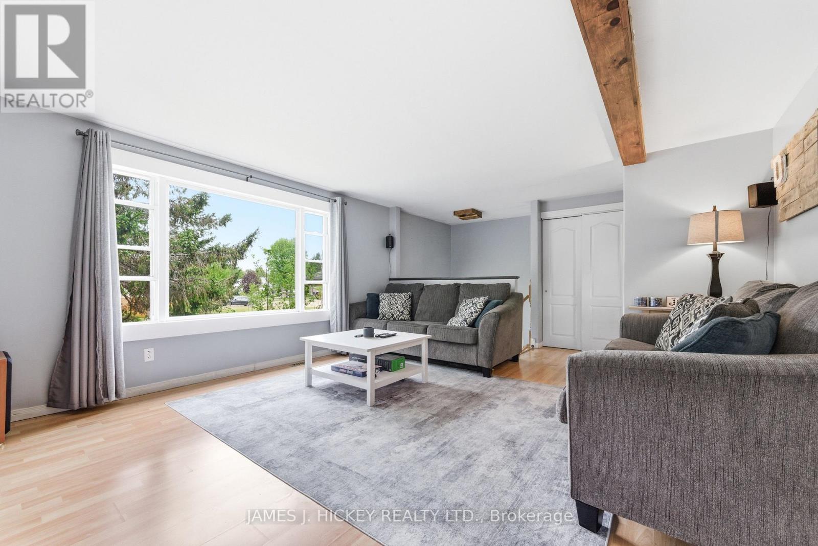 1 Tamarack Street, Deep River, ON - Indoor Photo Showing Living Room