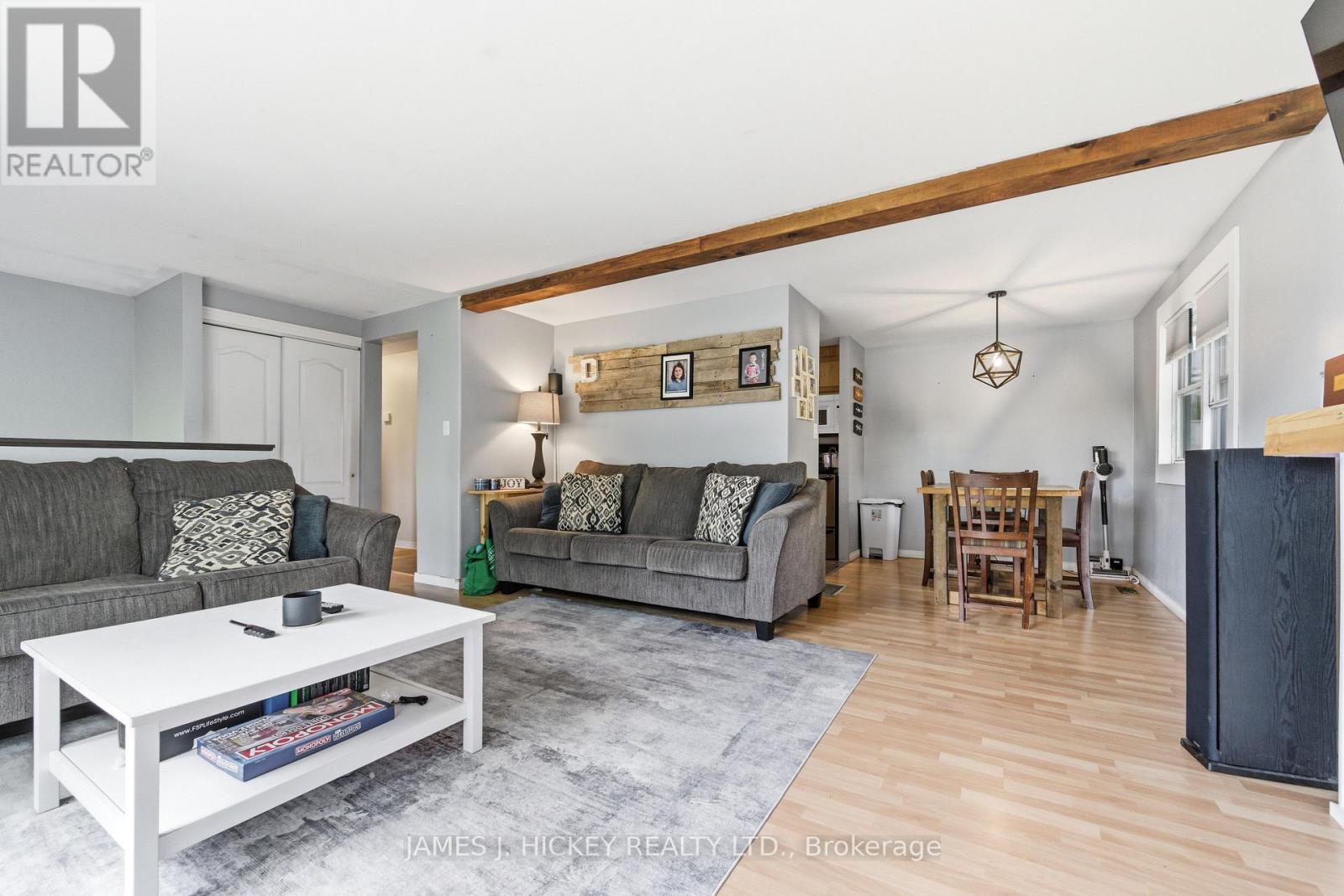1 Tamarack Street, Deep River, ON - Indoor Photo Showing Living Room