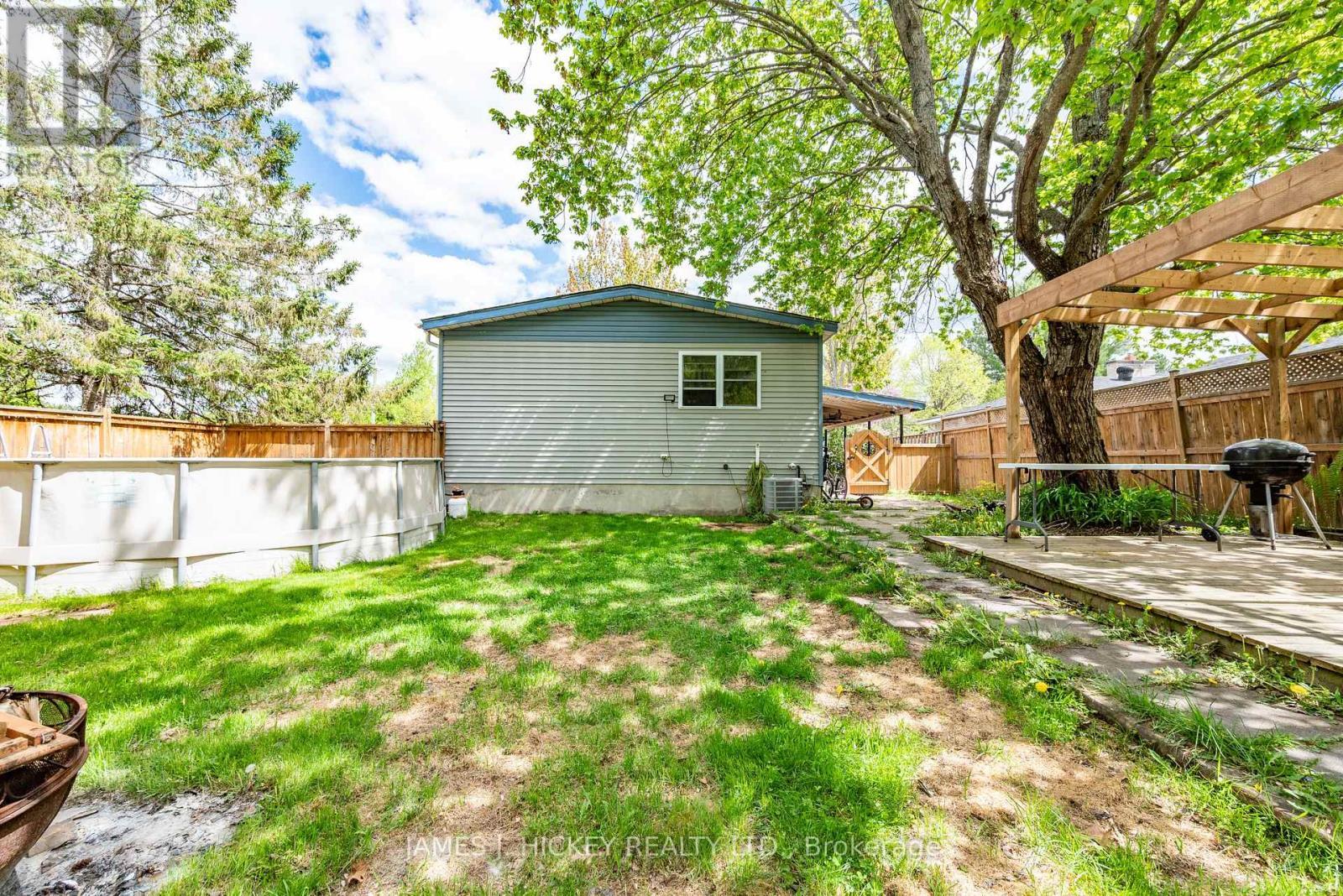 1 Tamarack Street, Deep River, ON - Outdoor