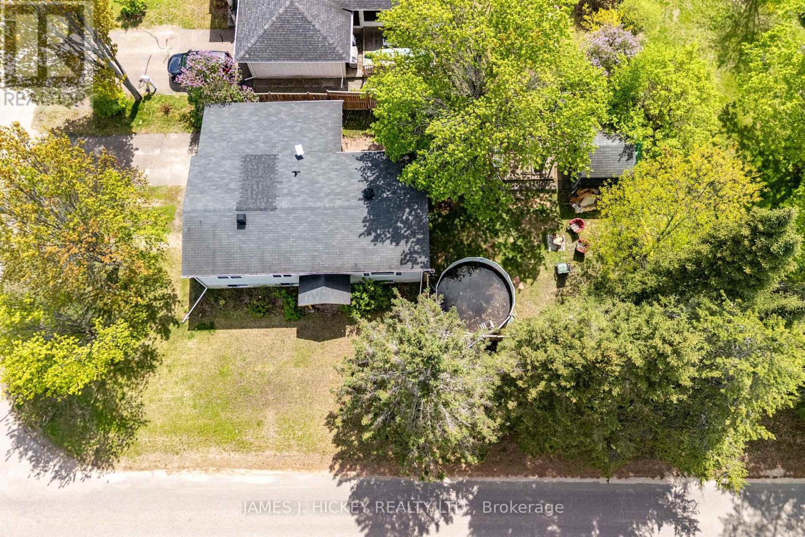 1 Tamarack Street, Deep River, ON - Outdoor