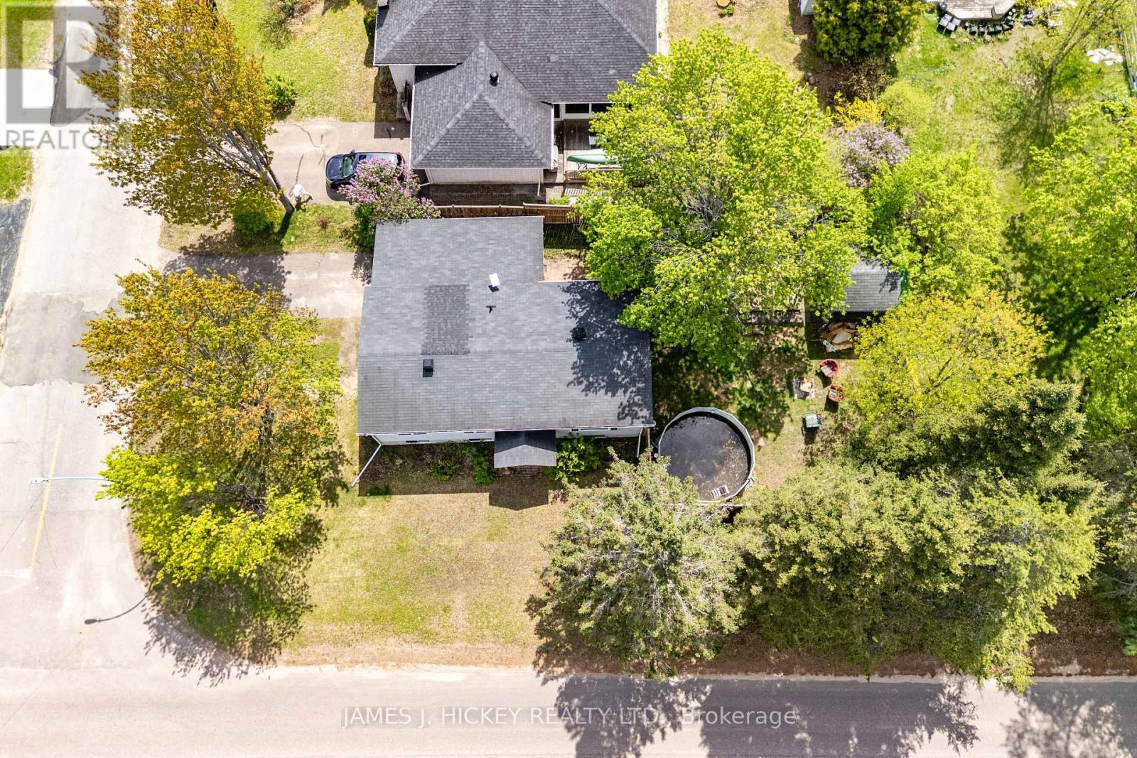 1 Tamarack Street, Deep River, ON - Outdoor