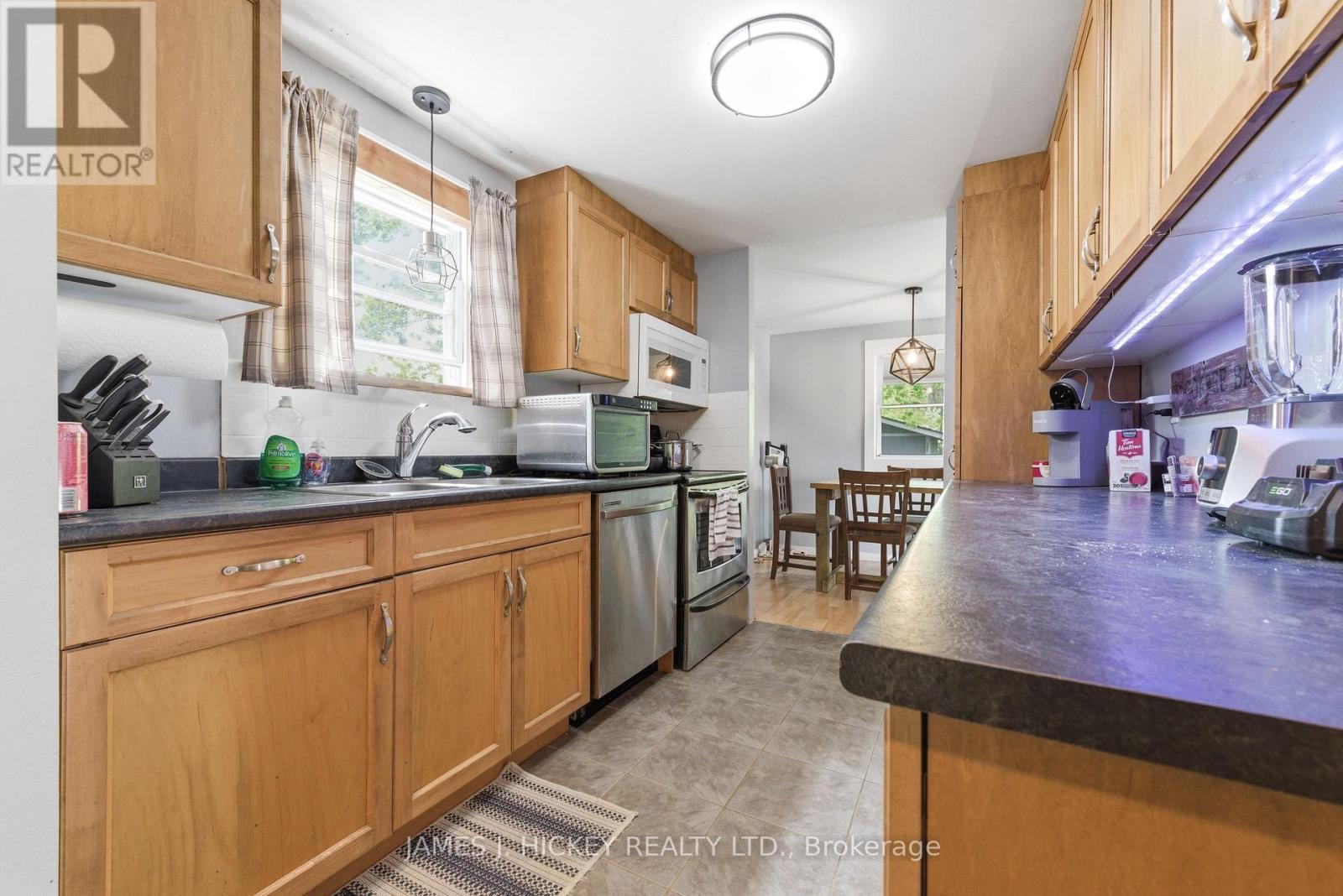 1 Tamarack Street, Deep River, ON - Indoor Photo Showing Kitchen