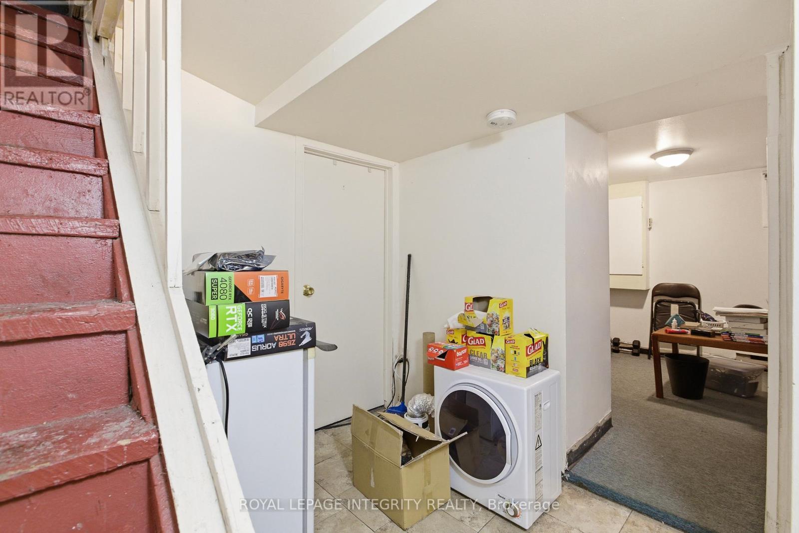 Unit #3 (basement) entry way - 634 Gladstone Avenue, Ottawa, ON - Indoor Photo Showing Laundry Room