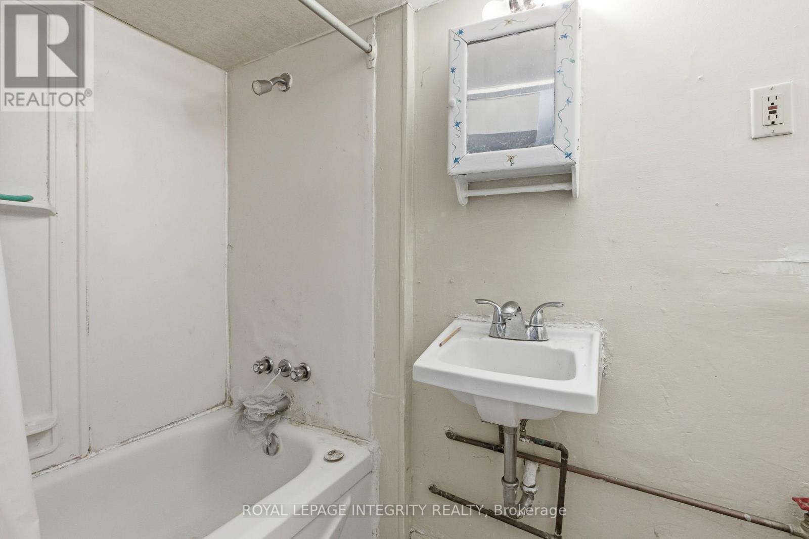 Unit #3 (basement) bathroom - 634 Gladstone Avenue, Ottawa, ON - Indoor Photo Showing Bathroom