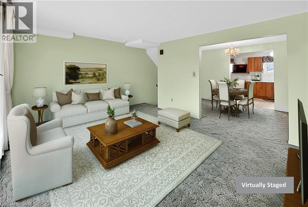34 Bow Valley Drive Unit# 1, Hamilton, ON - Indoor Photo Showing Living Room