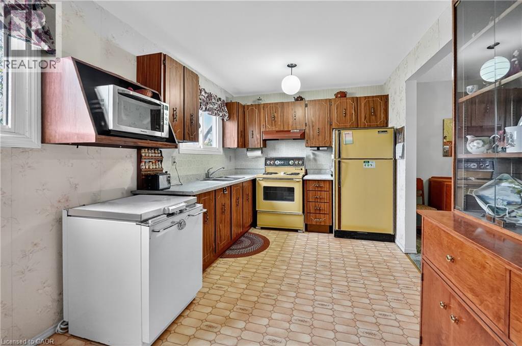 34 Bow Valley Drive Unit# 1, Hamilton, ON - Indoor Photo Showing Kitchen
