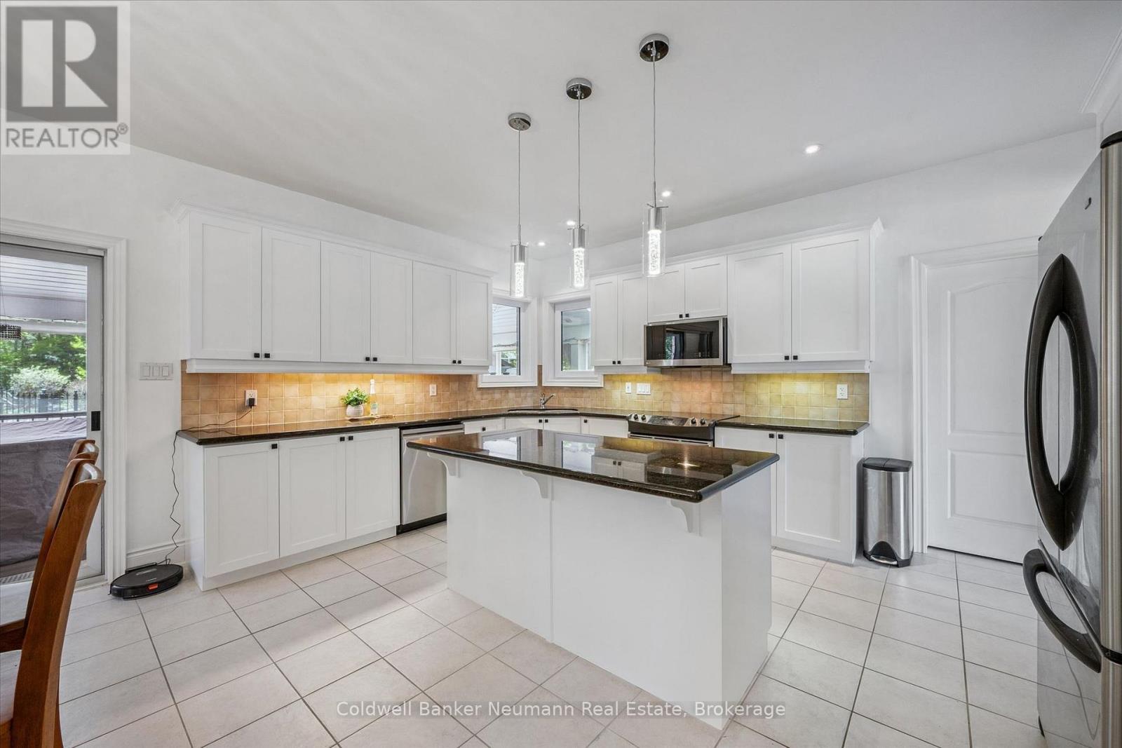 32 Forest Ridge Road, Erin, ON - Indoor Photo Showing Kitchen With Upgraded Kitchen
