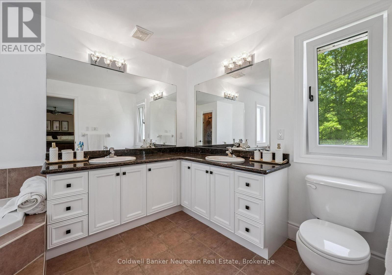 32 Forest Ridge Road, Erin, ON - Indoor Photo Showing Bathroom