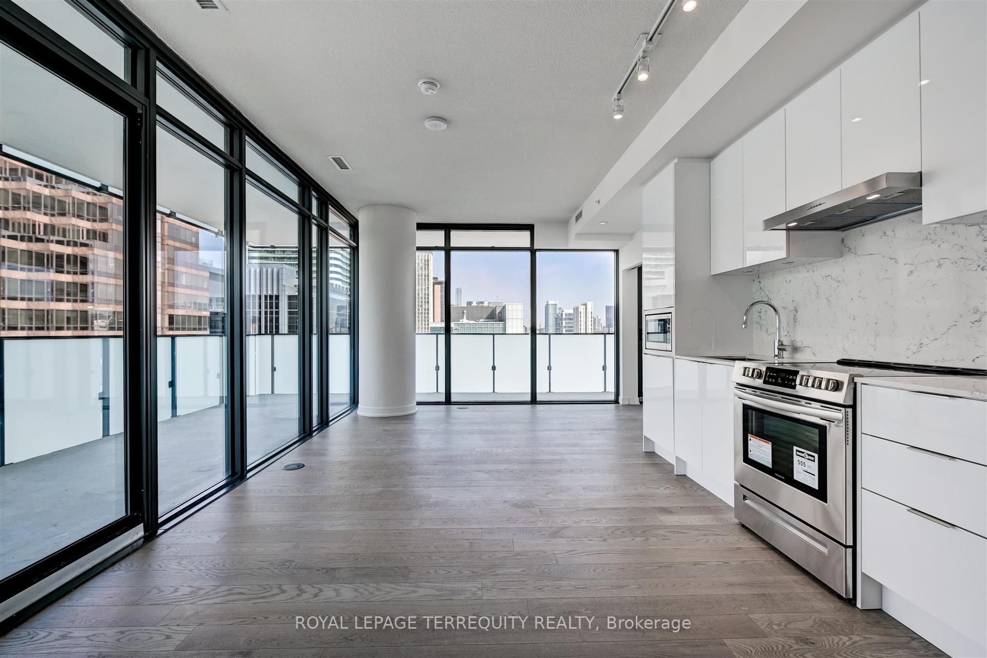 2911-25 Richmond Street E, Toronto, ON - Indoor