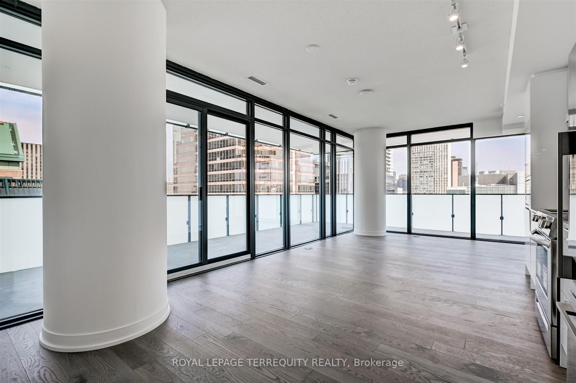 2911-25 Richmond Street E, Toronto, ON - Indoor Photo Showing Other Room
