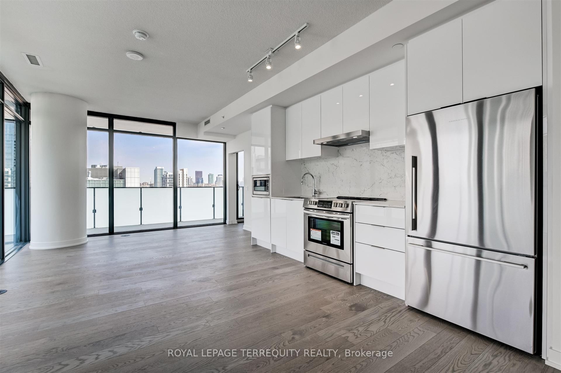 2911-25 Richmond Street E, Toronto, ON - Indoor Photo Showing Kitchen