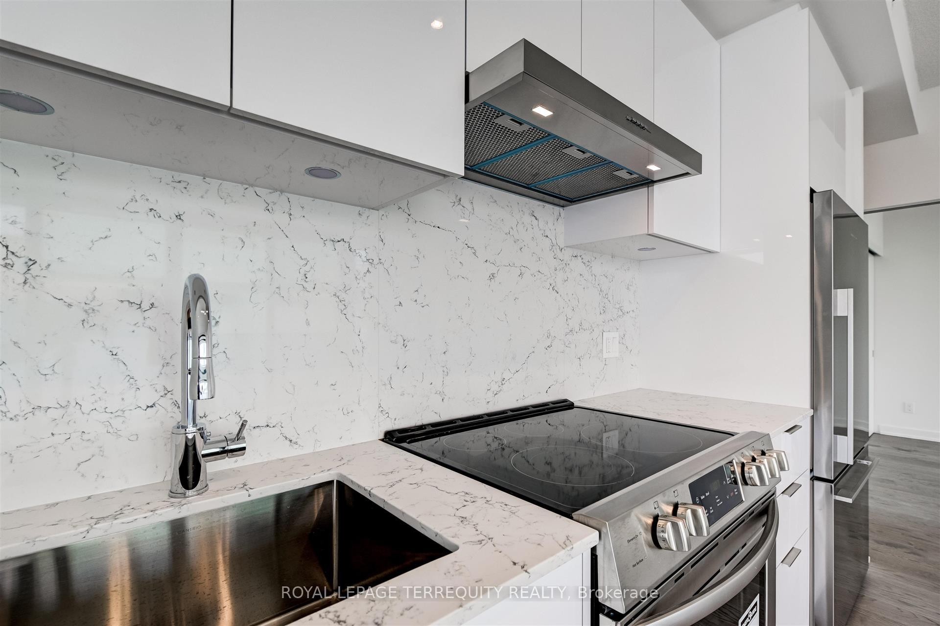 2911-25 Richmond Street E, Toronto, ON - Indoor Photo Showing Kitchen