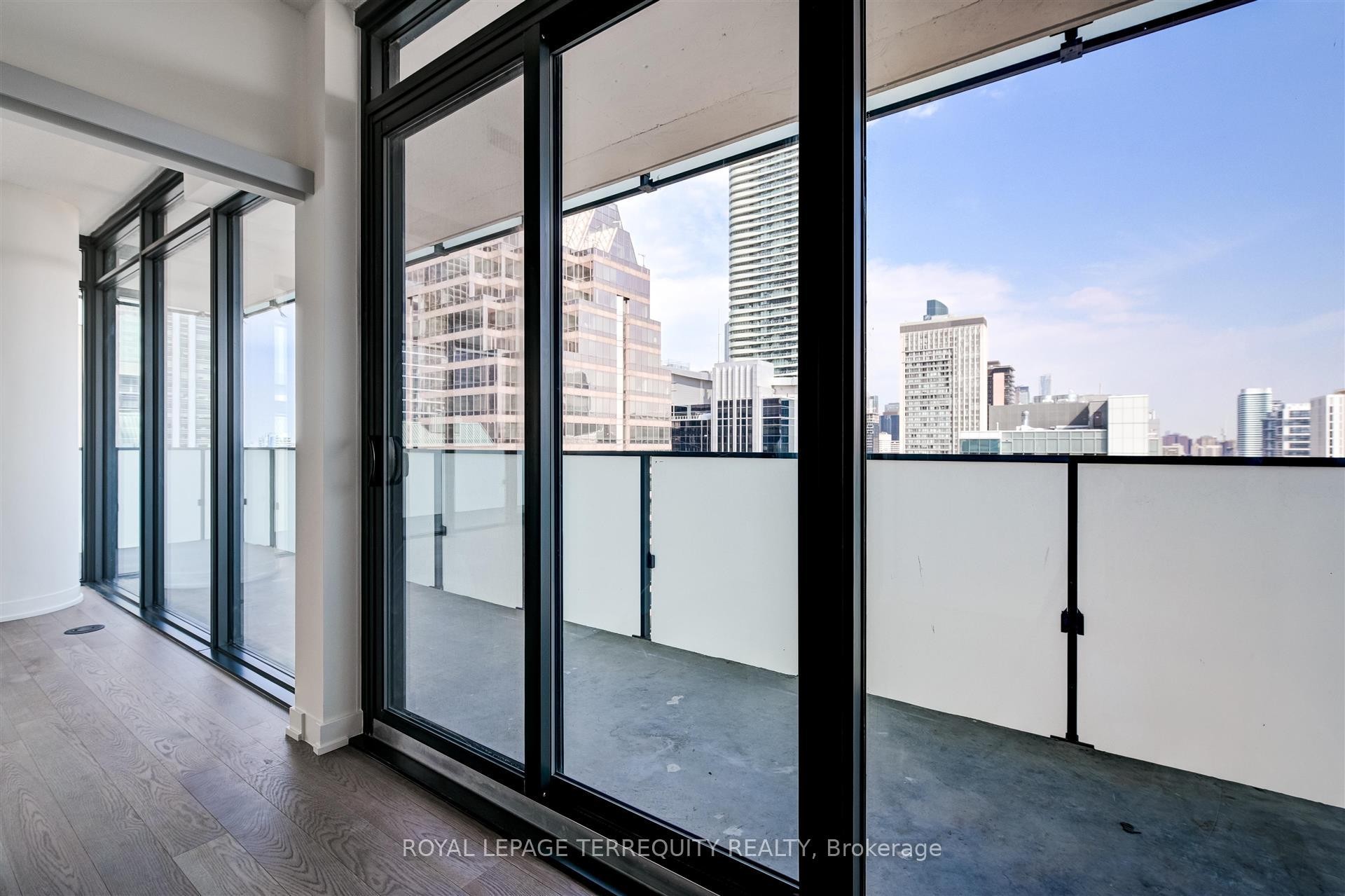 2911-25 Richmond Street E, Toronto, ON - With Balcony With Exterior