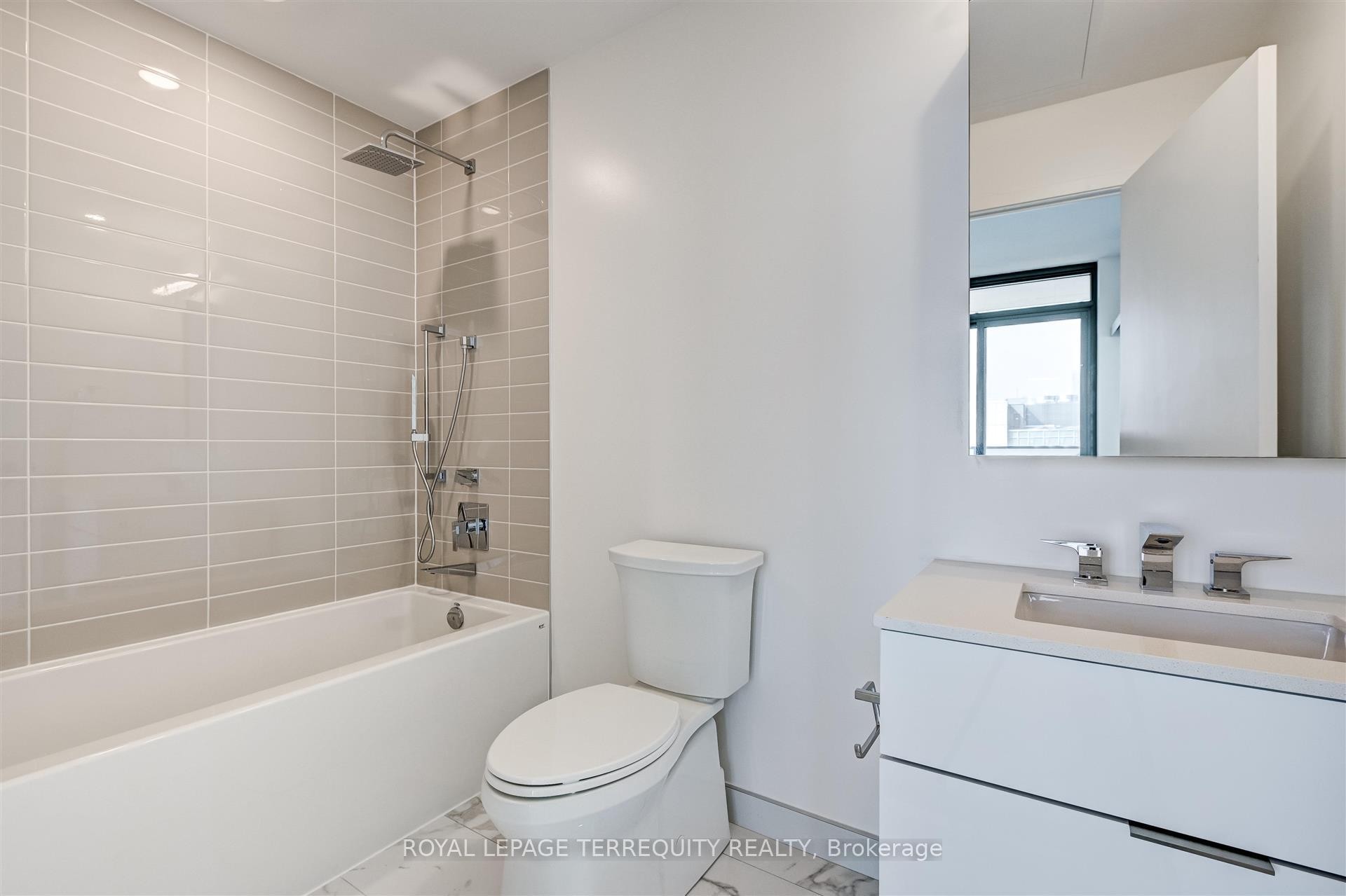 2911-25 Richmond Street E, Toronto, ON - Indoor Photo Showing Bathroom