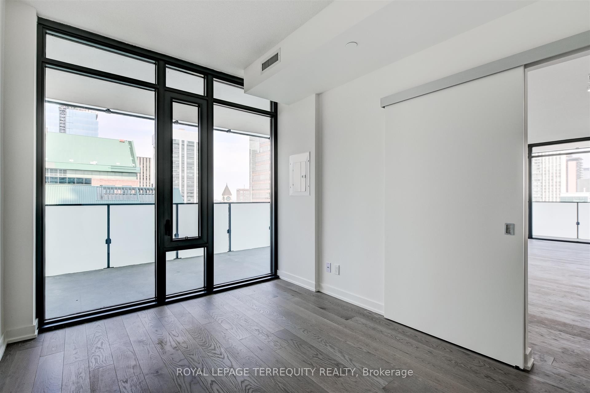 2911-25 Richmond Street E, Toronto, ON - Indoor Photo Showing Other Room