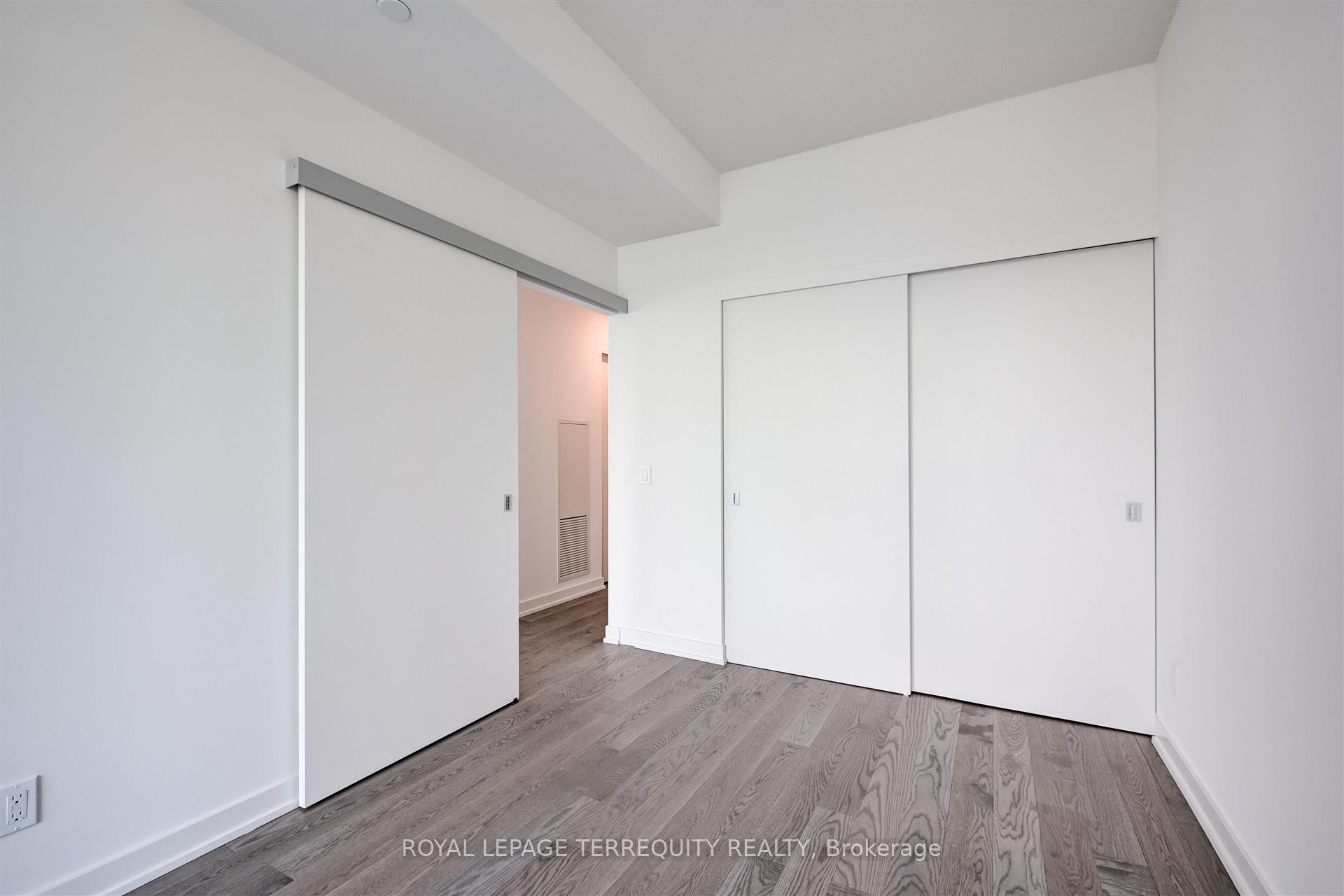 2911-25 Richmond Street E, Toronto, ON - Indoor Photo Showing Other Room