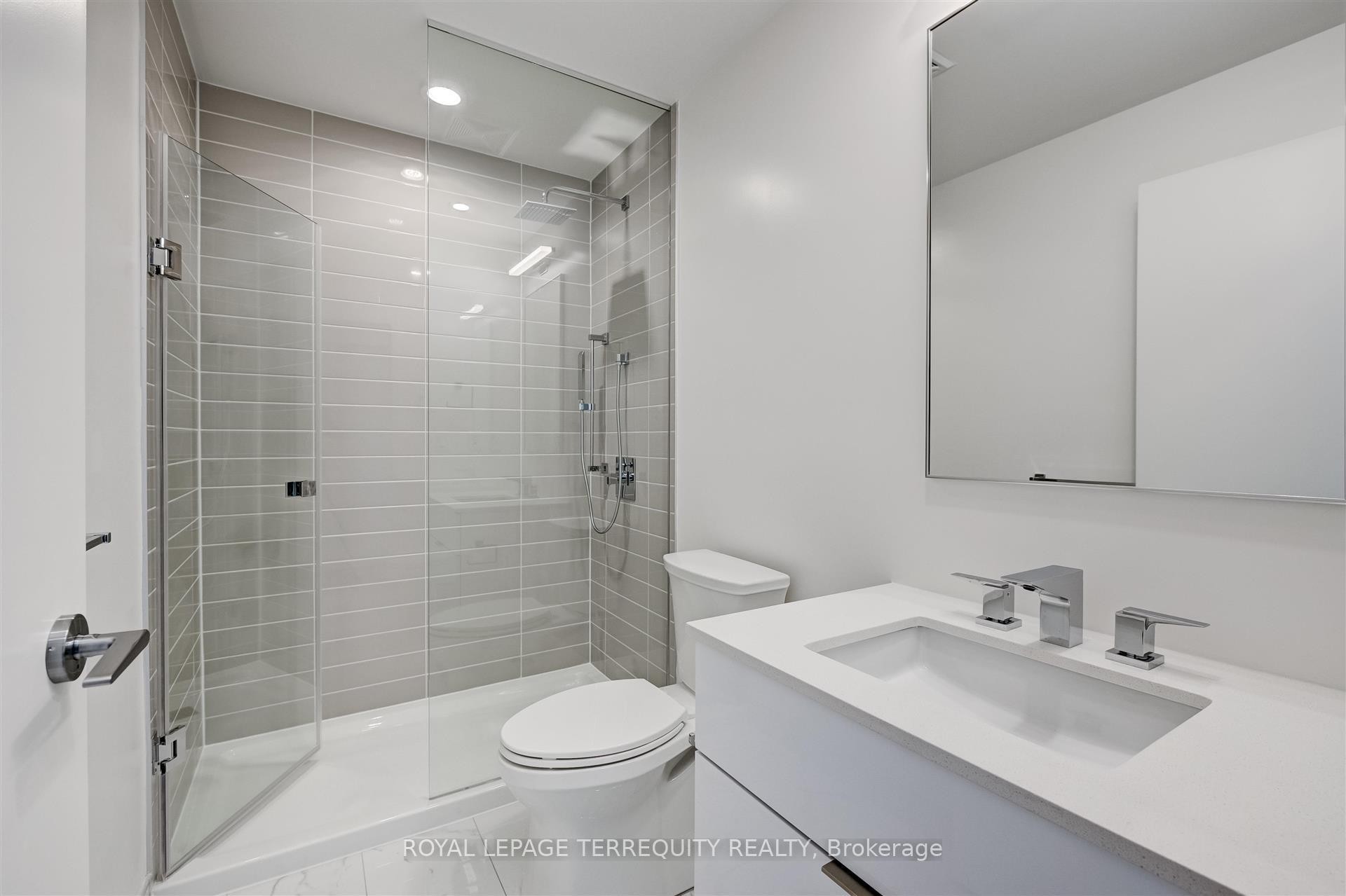 2911-25 Richmond Street E, Toronto, ON - Indoor Photo Showing Bathroom