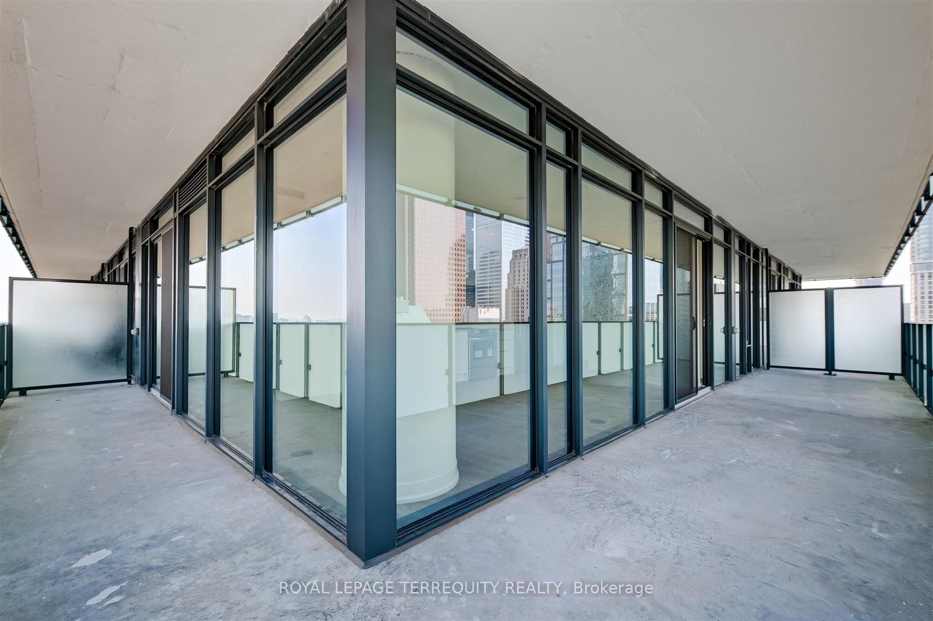 2911-25 Richmond Street E, Toronto, ON - With Balcony With Exterior