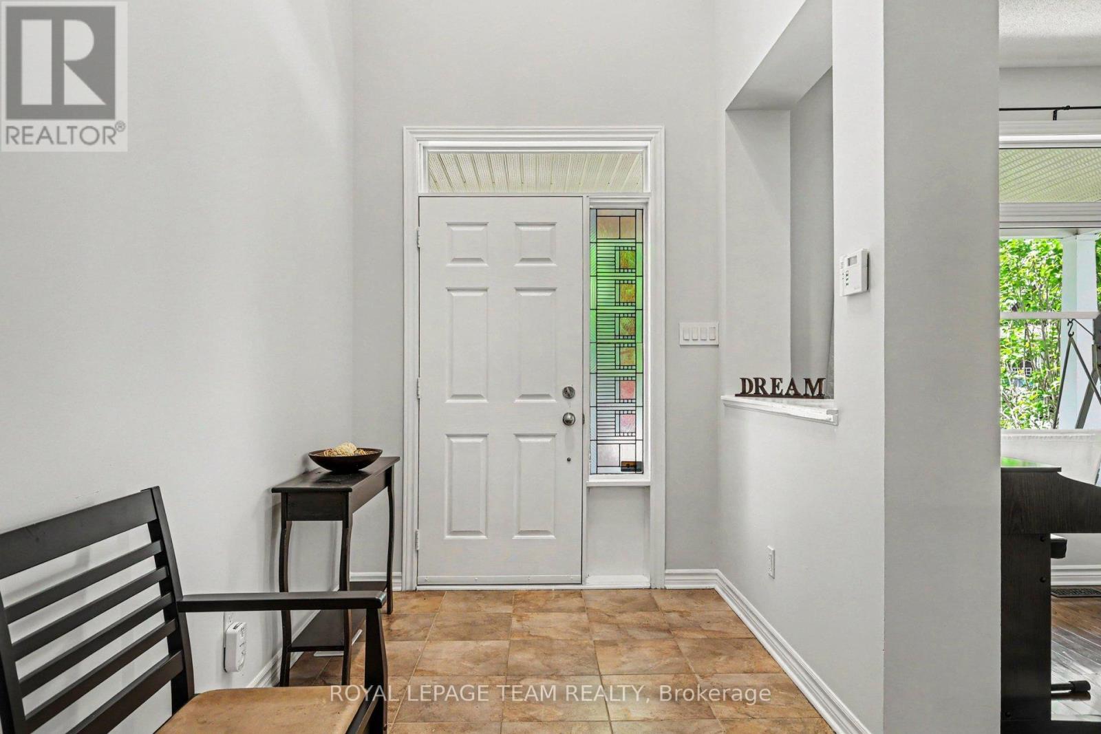 Foyer - 65 Osprey Crescent, Ottawa, ON