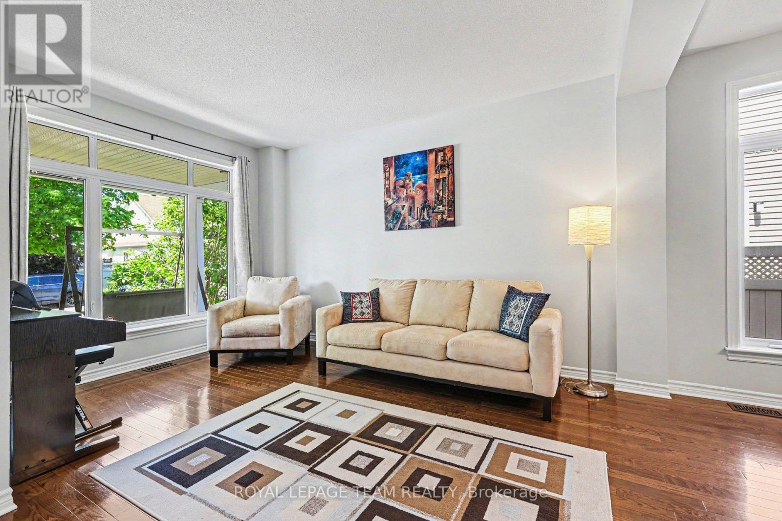 Front formal living room - 65 Osprey Crescent, Ottawa, ON