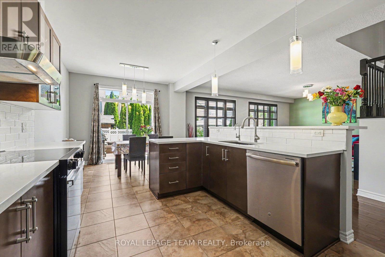 Kitchen to Dinette and family room - 65 Osprey Crescent, Ottawa, ON