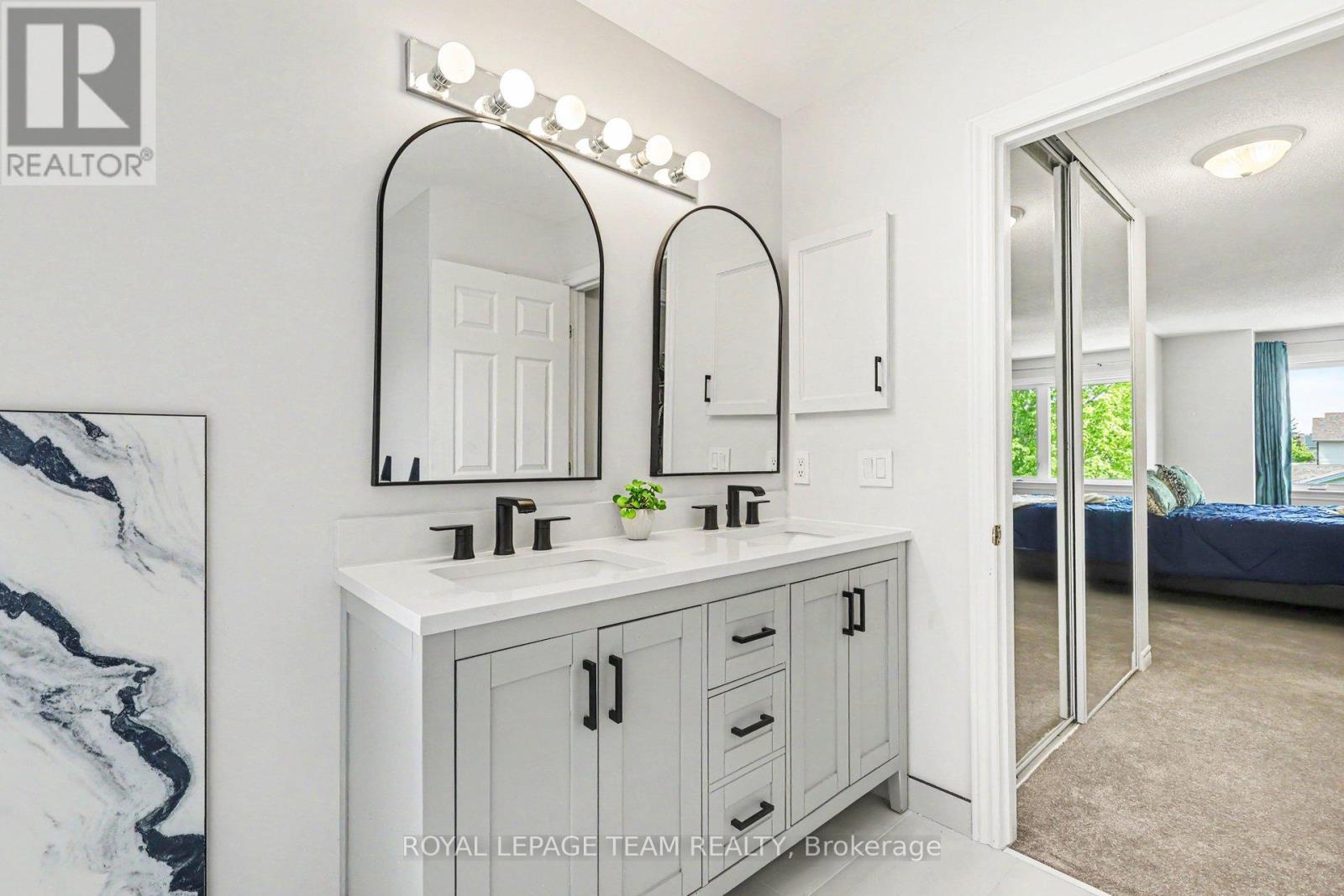 Primary En suite vanity - 65 Osprey Crescent, Ottawa, ON