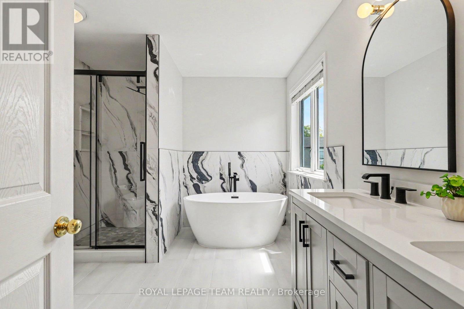 Primary En Suite Bath - 65 Osprey Crescent, Ottawa, ON