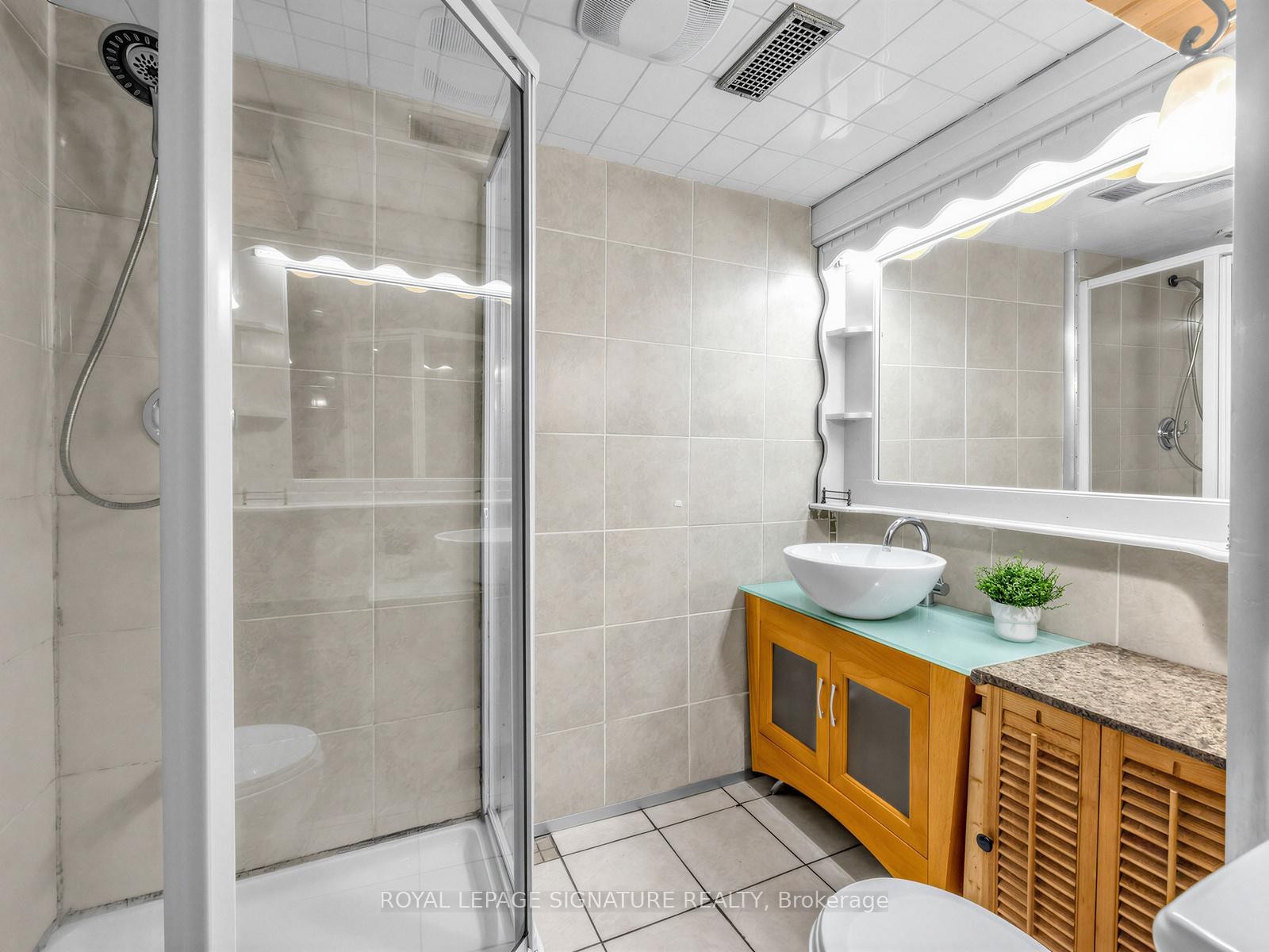 67 Ellington Drive, Toronto, ON - Indoor Photo Showing Bathroom