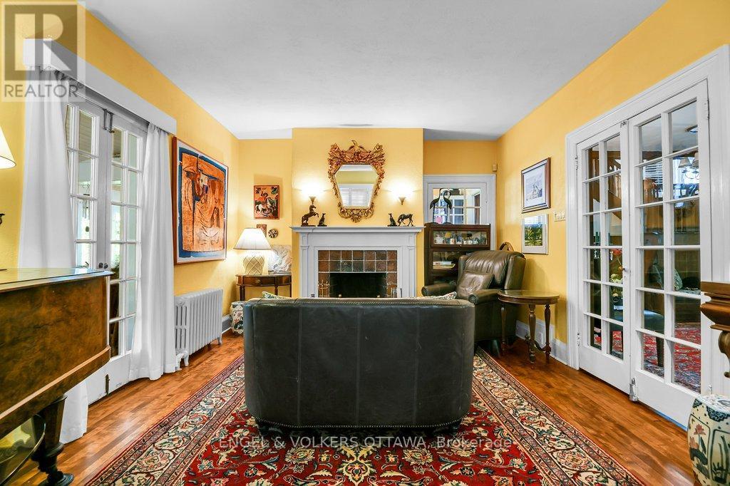 202 Cloverdale Road, Ottawa, ON - Indoor With Fireplace