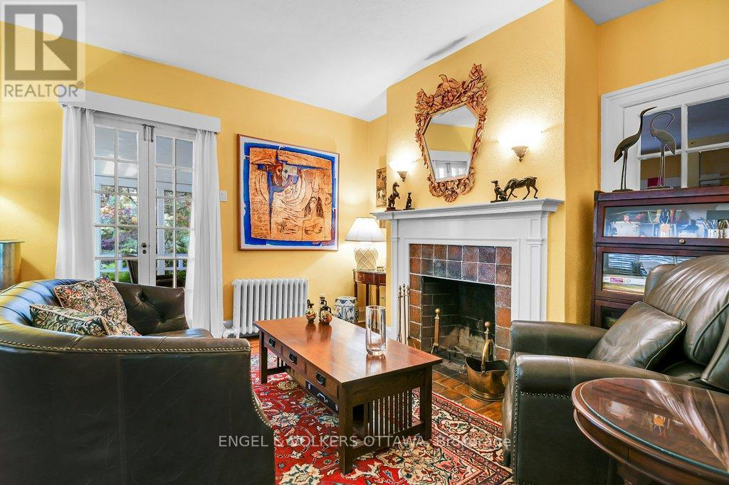 202 Cloverdale Road, Ottawa, ON - Indoor Photo Showing Living Room With Fireplace