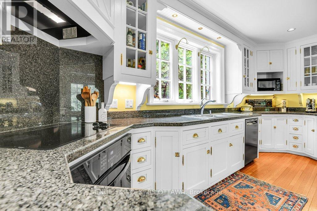 202 Cloverdale Road, Ottawa, ON - Indoor Photo Showing Kitchen