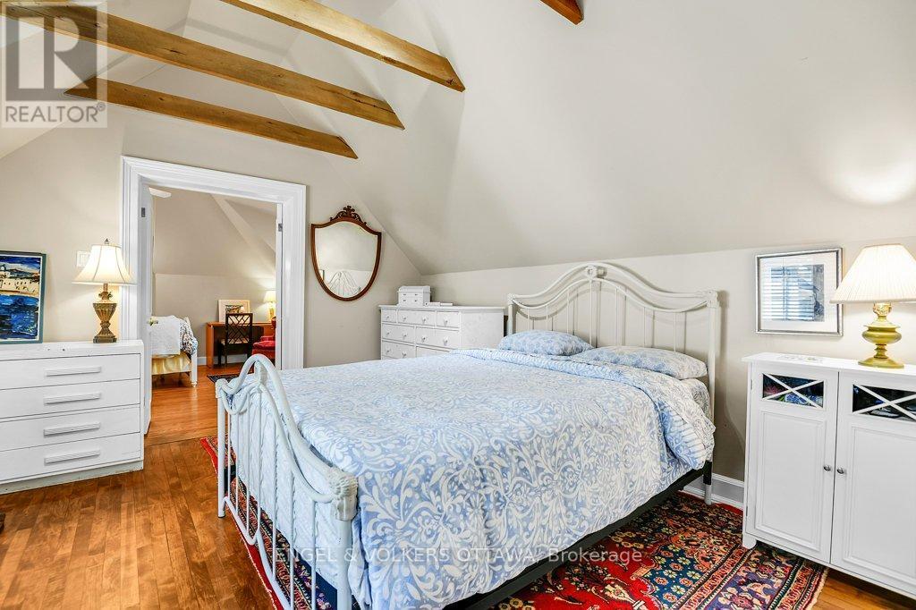 202 Cloverdale Road, Ottawa, ON - Indoor Photo Showing Bedroom