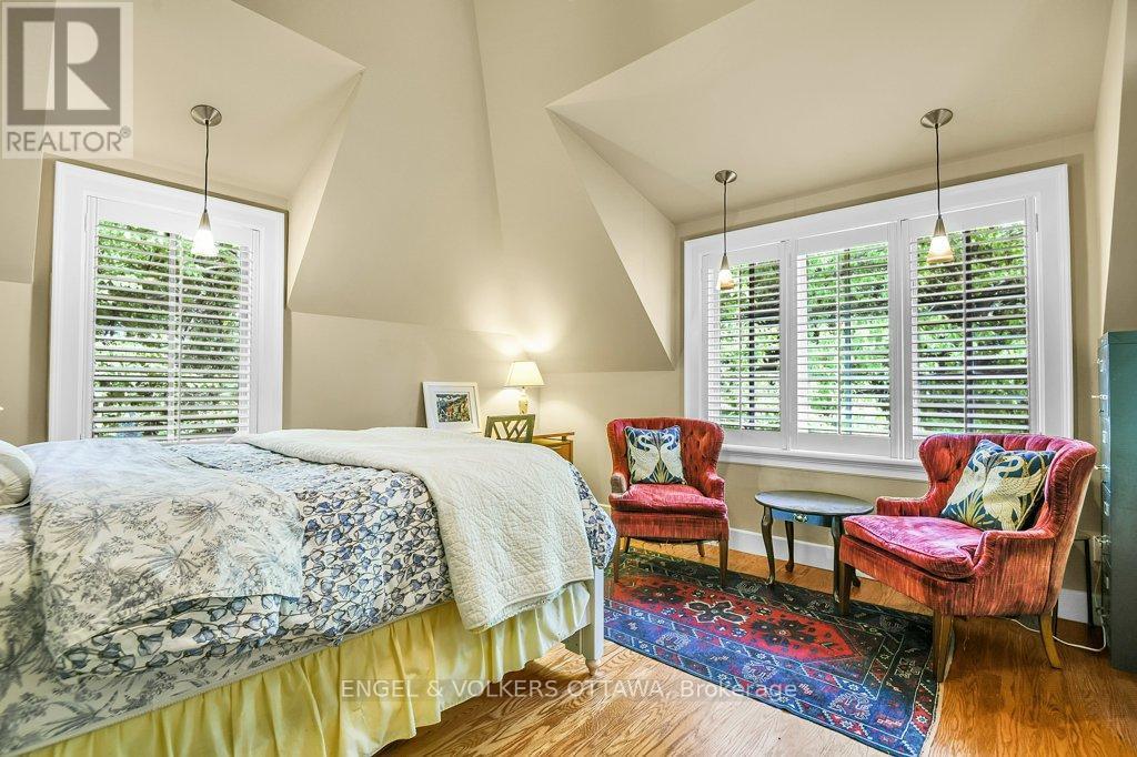 202 Cloverdale Road, Ottawa, ON - Indoor Photo Showing Bedroom