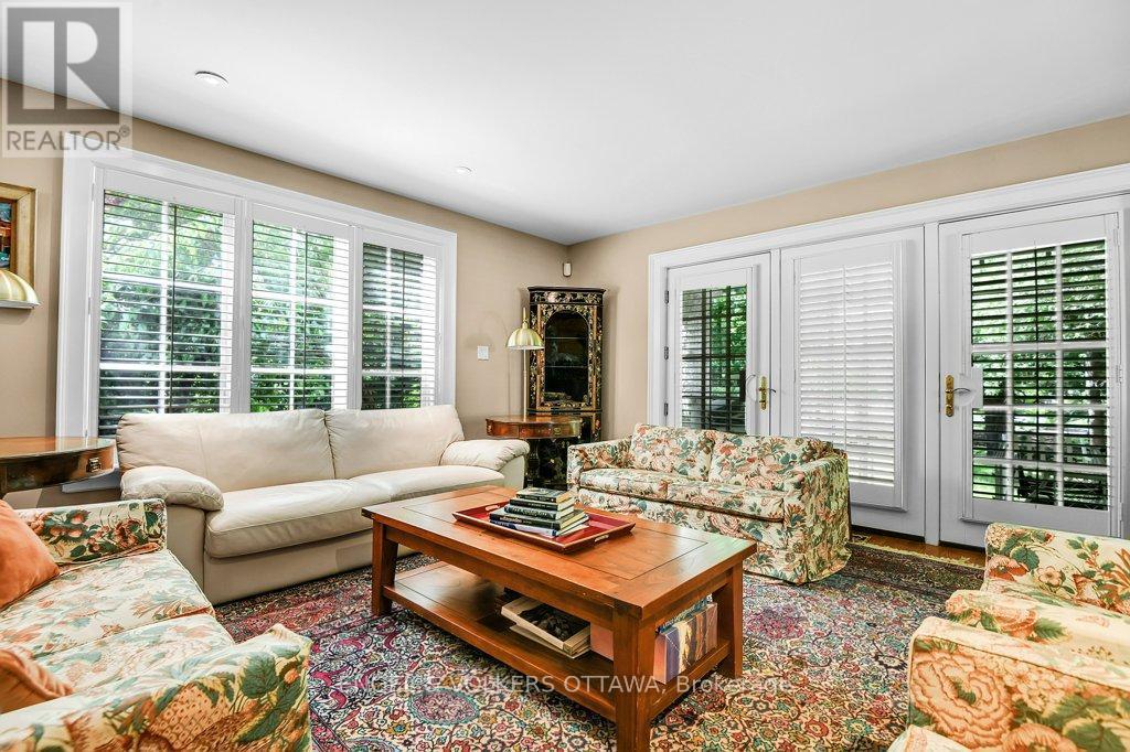 202 Cloverdale Road, Ottawa, ON - Indoor Photo Showing Living Room