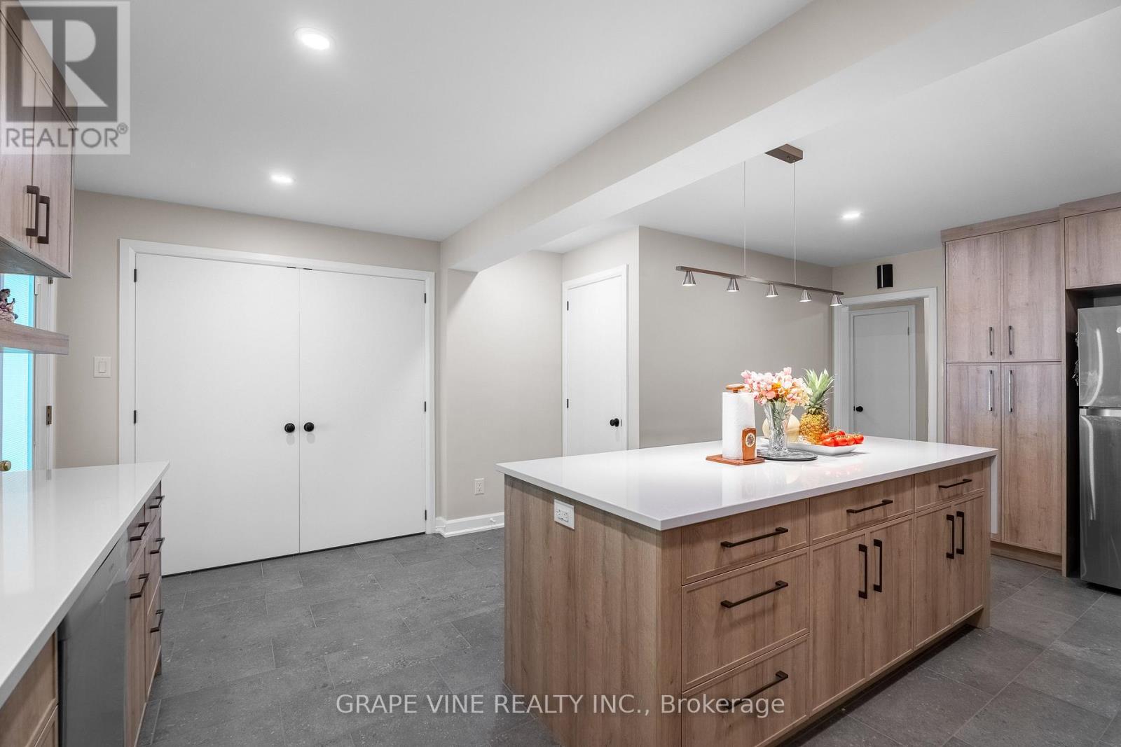 2201 Braeside Avenue, Ottawa, ON - Indoor Photo Showing Kitchen