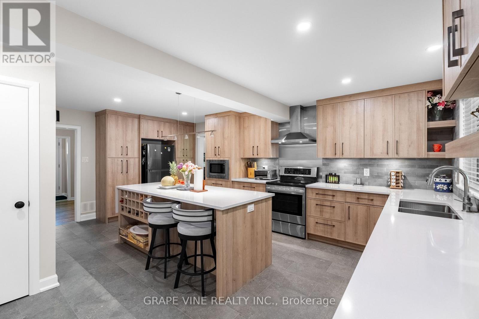 2201 Braeside Avenue, Ottawa, ON - Indoor Photo Showing Kitchen With Double Sink