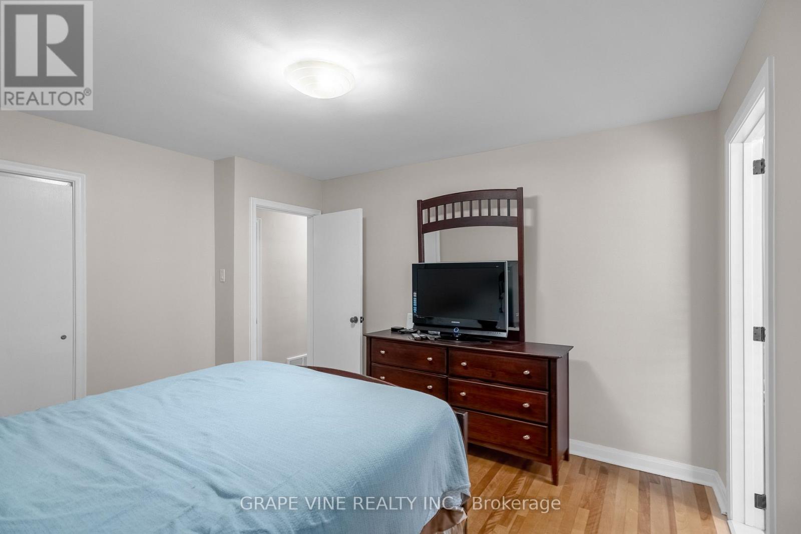 2201 Braeside Avenue, Ottawa, ON - Indoor Photo Showing Bedroom