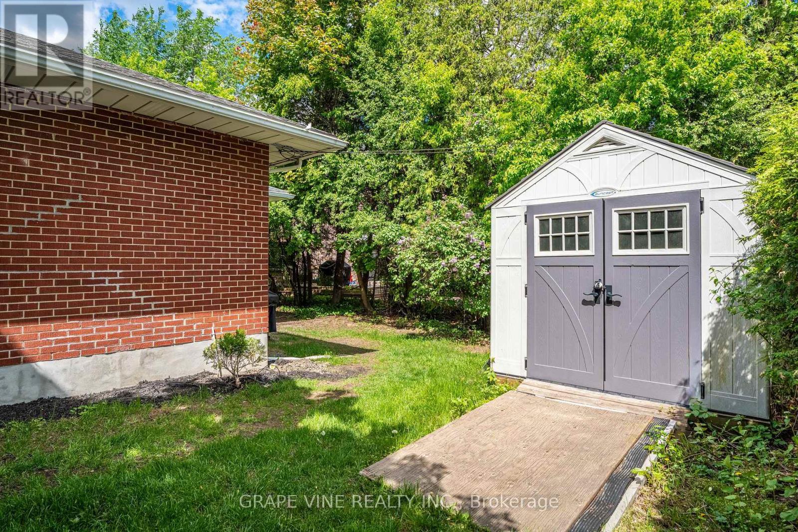 2201 Braeside Avenue, Ottawa, ON - Outdoor