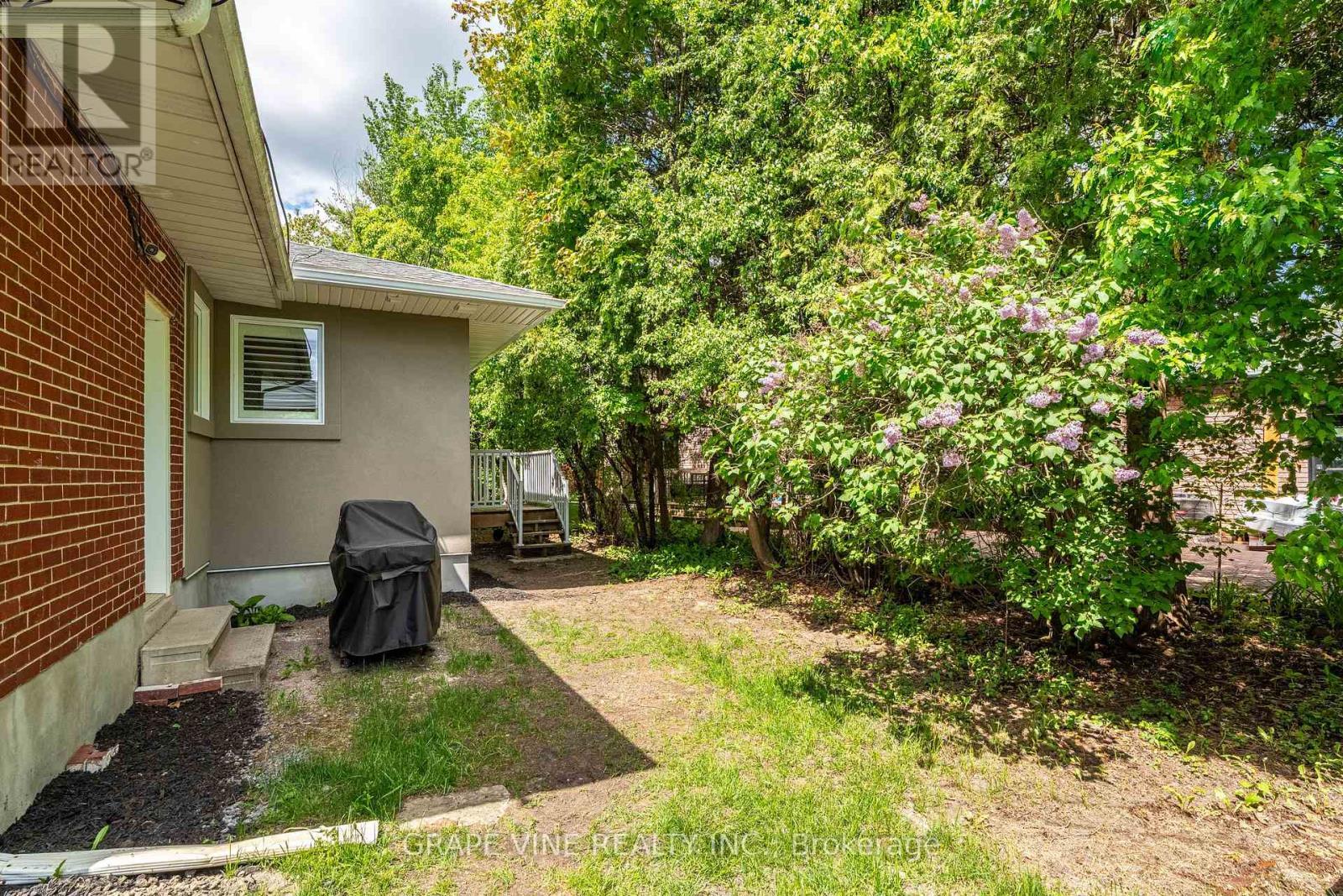 2201 Braeside Avenue, Ottawa, ON - Outdoor