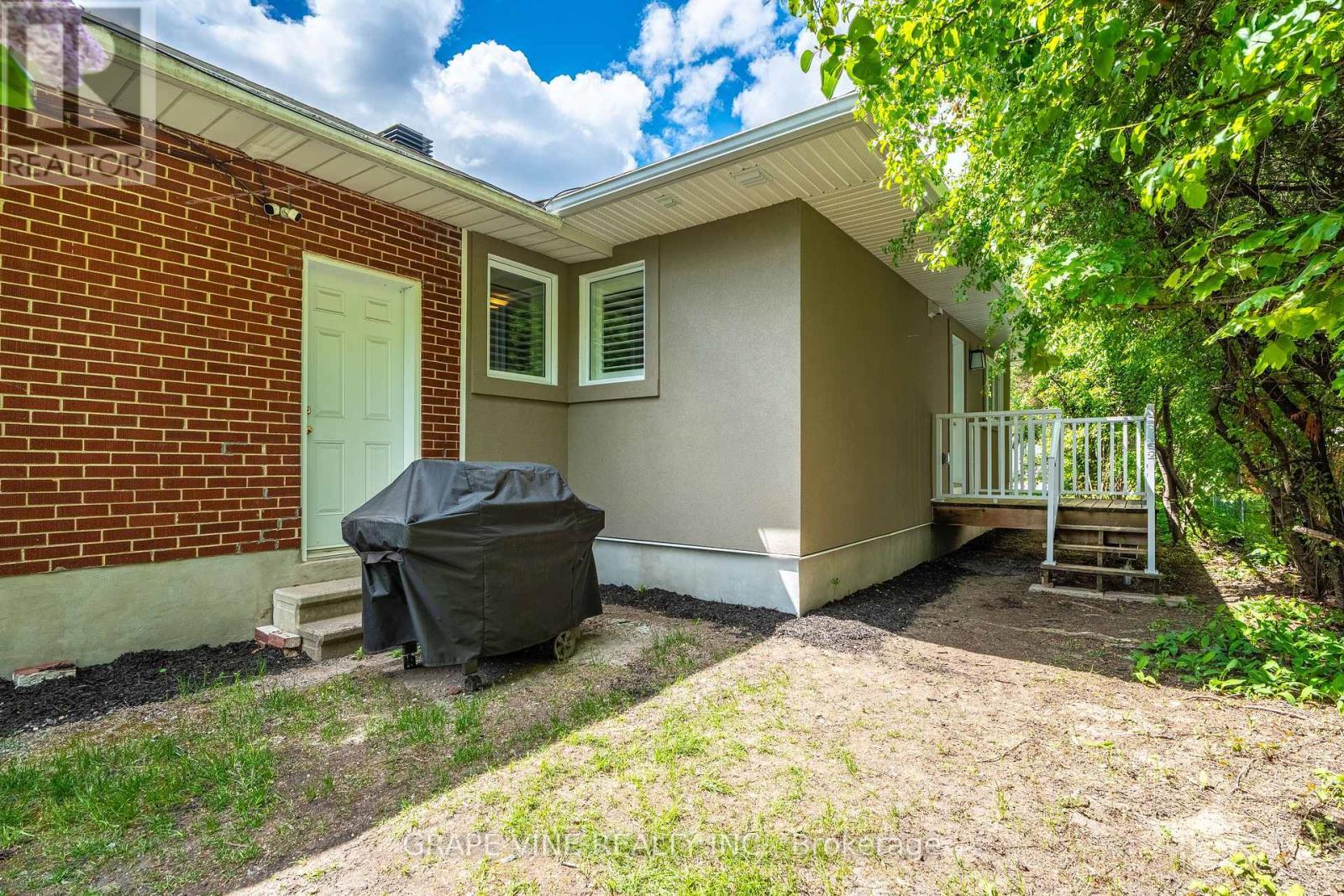 2201 Braeside Avenue, Ottawa, ON - Outdoor With Exterior