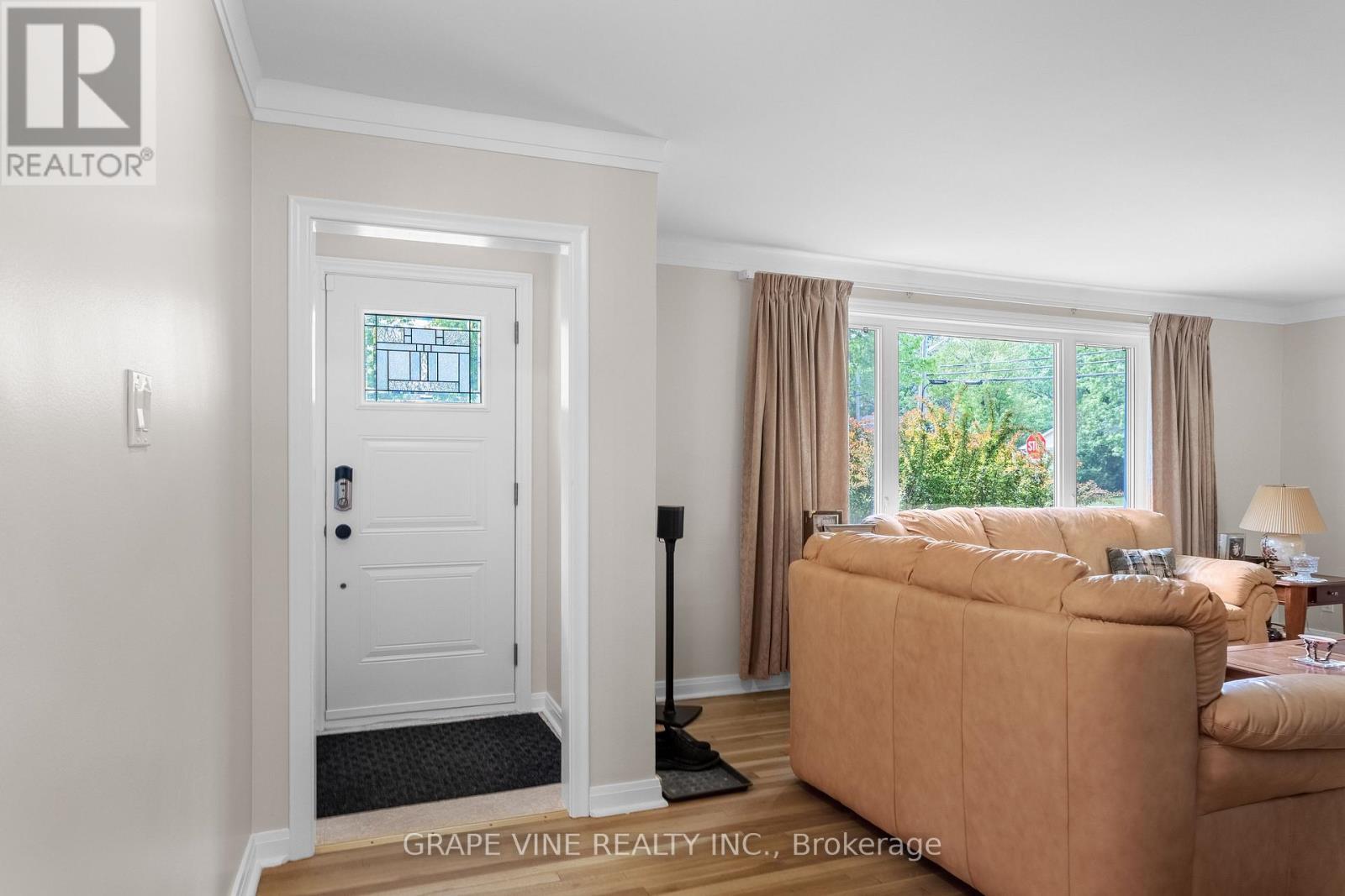 2201 Braeside Avenue, Ottawa, ON - Indoor Photo Showing Other Room