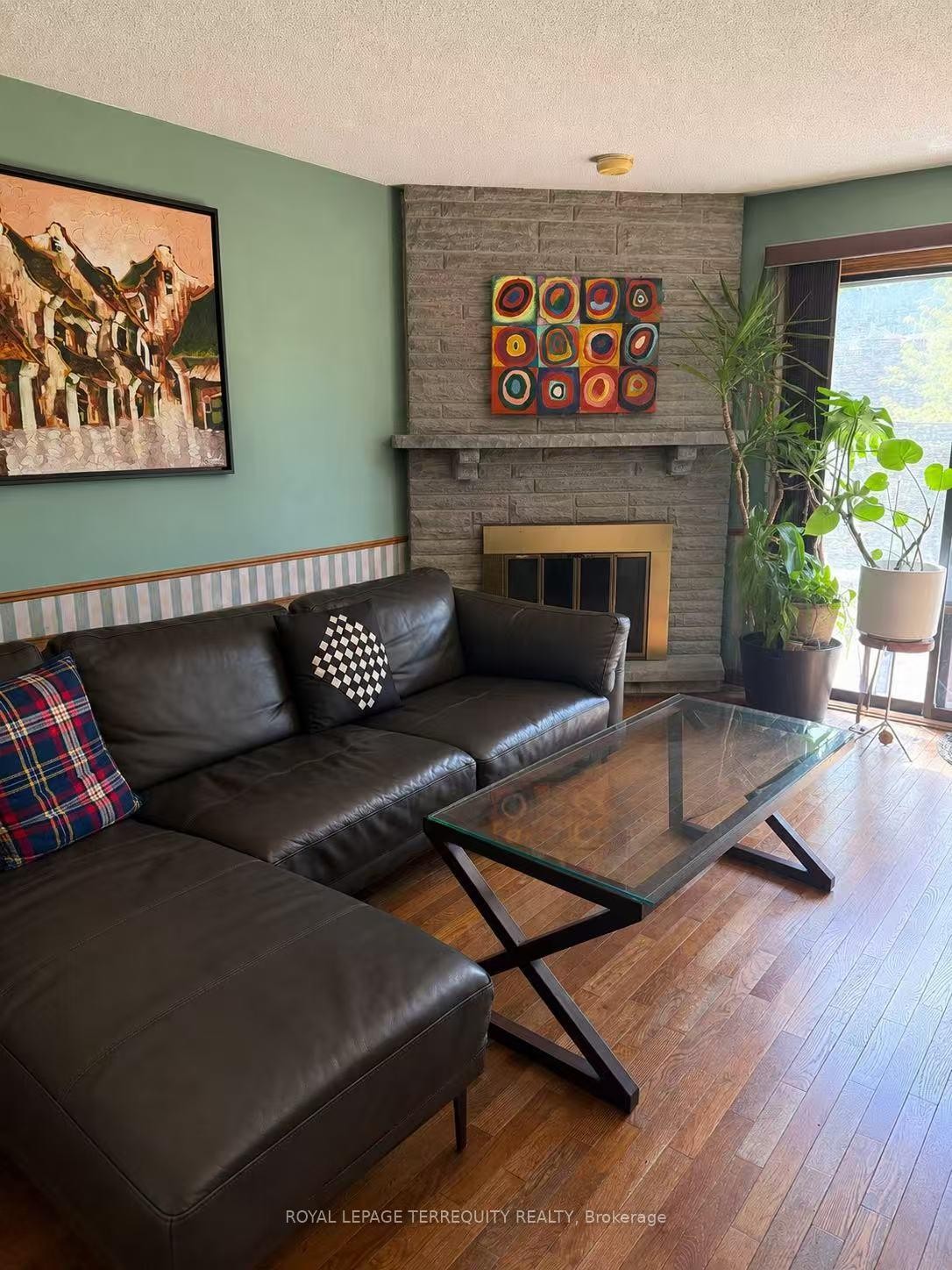 304 Charlton Avenue, Vaughan, ON - Indoor Photo Showing Living Room With Fireplace